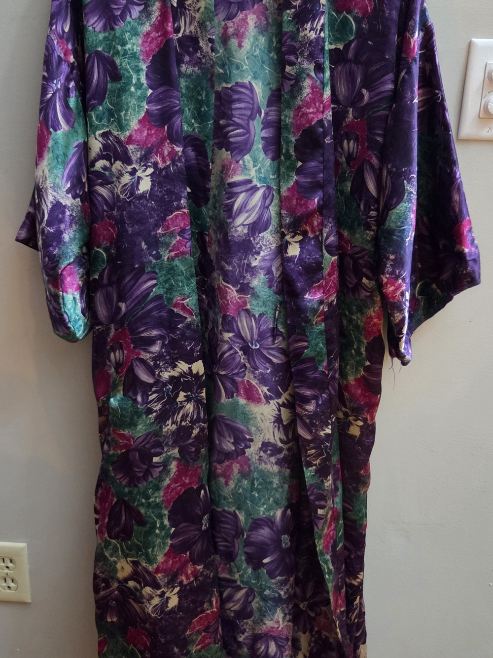 Vintage California Dynasty Purple Floral Print Satin-Feel Short Kimono Robe